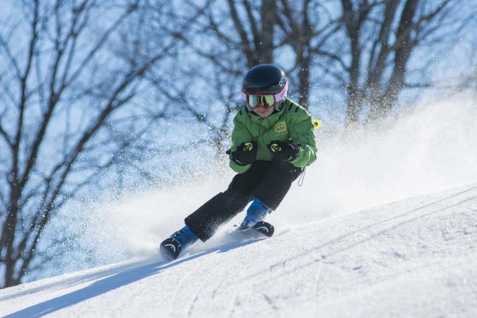 kid skiing